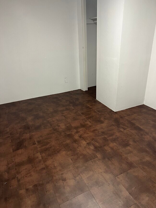 Building Photo - 5524 N Audubon St