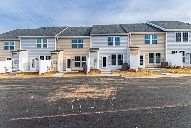 Building Photo - Brand New Townhomes in Woodruff City