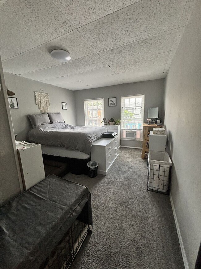Foto del edificio - 825 W 36th St