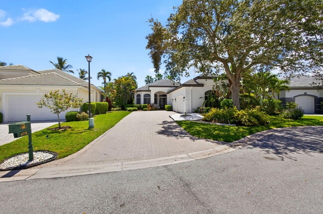 Building Photo - 6778 Oakmont Way