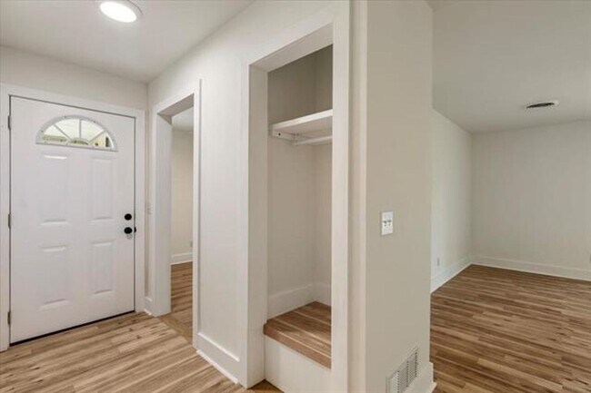 Foto del edificio - 3 Bedroom, 1.5 Bath Beauty!