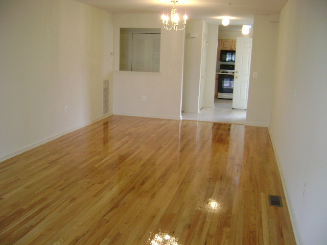 Apartamento A: Comedor/Sala de estar - Regency Park (NO PETS ALLOWED)