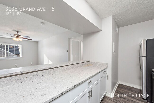 Foto del edificio - ?? Freshly Renovated 1BR in the Heart of M...