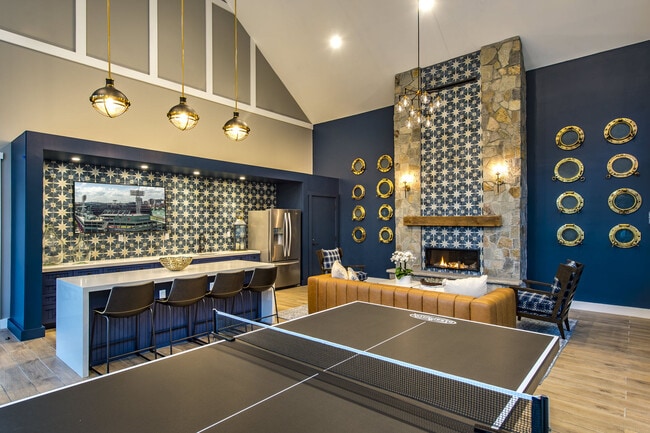 Building Photo - Halstead Beverly Townhomes