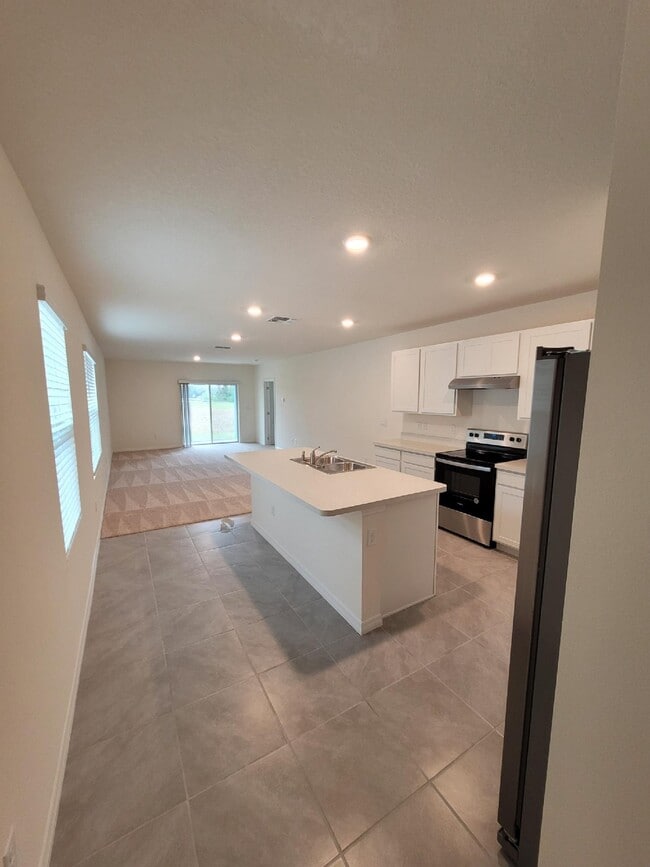 Building Photo - 488 Lily Ln