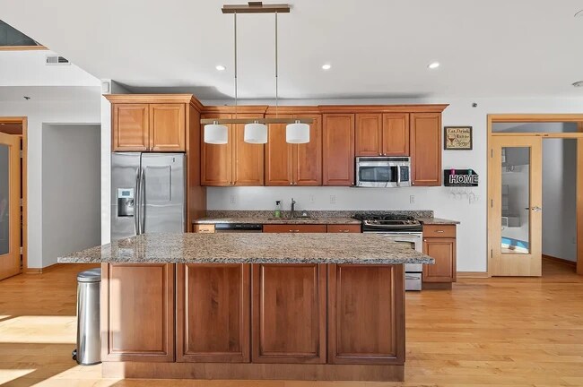 Foto del edificio - 3104 W Lake St