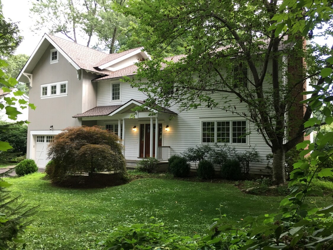 Primary Photo - 192 Highland Ave