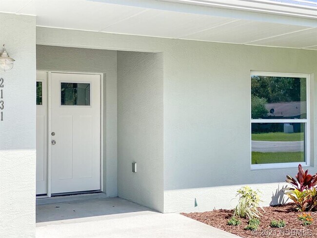 Foto del edificio - 2129 India Palm Dr