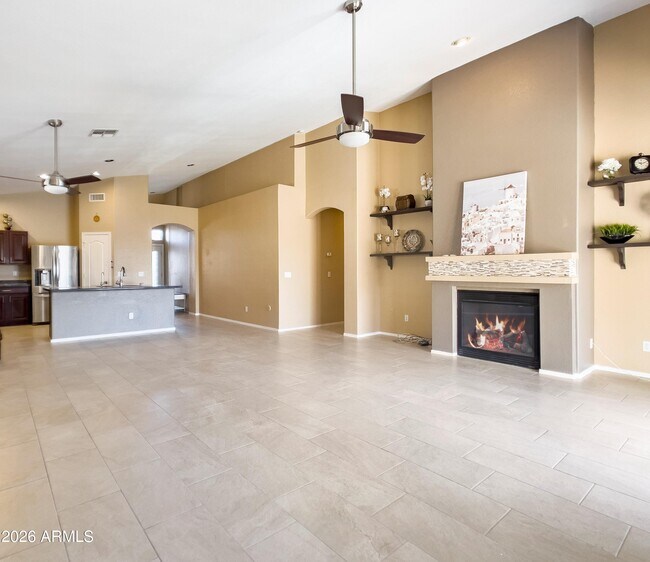 Foto del edificio - 1084 N Martingale Rd