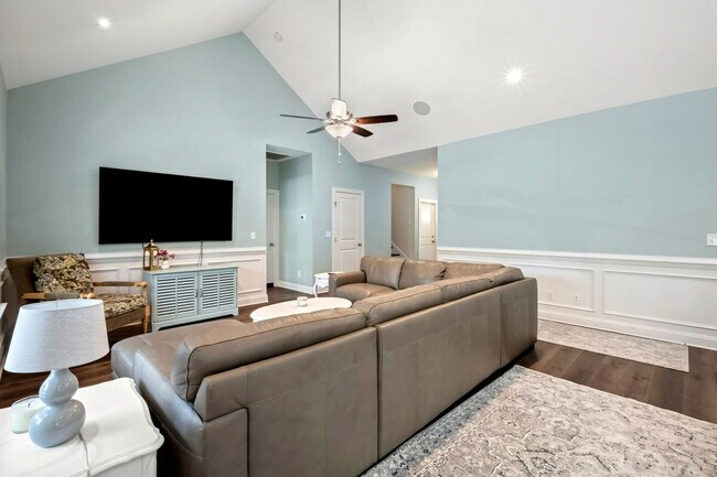 Building Photo - 245 Brace Dr