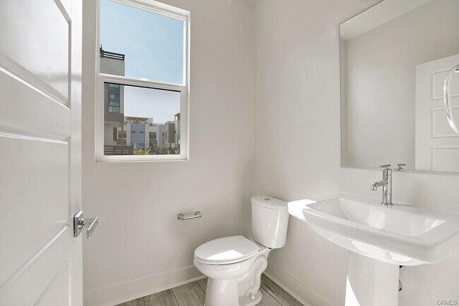 Foto del edificio - 683 W 17th St
