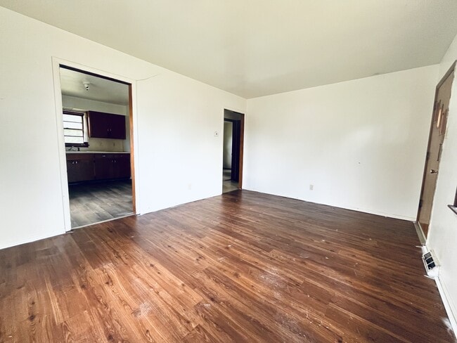 Building Photo - 610 Blair St