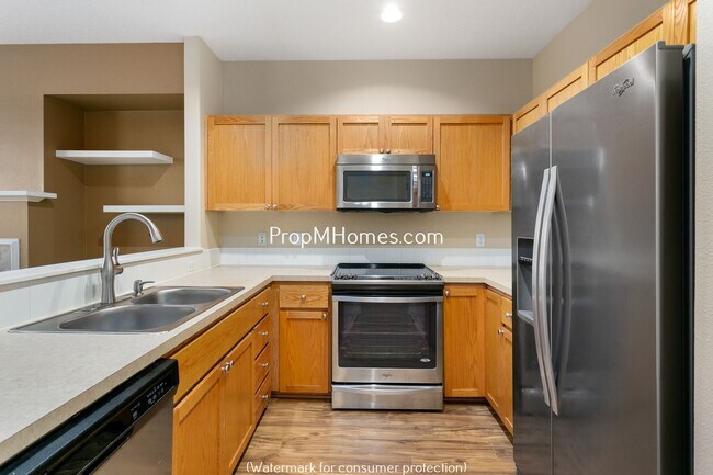 Building Photo - Spacious Three Bedroom Townhouse with Luxury Amenities in Aloha!