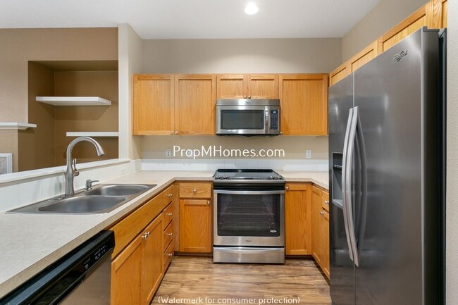 Foto del edificio - Spacious Three Bedroom Townhouse with Luxury Amenities in Aloha!