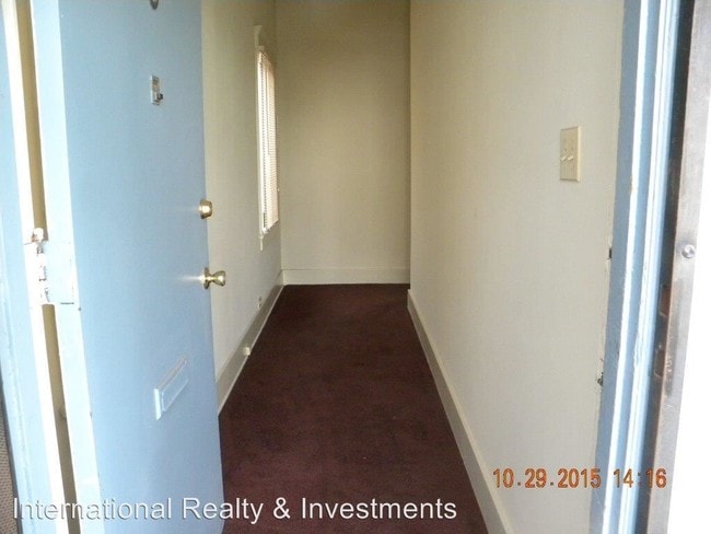 Building Photo - 1052 W 60th St