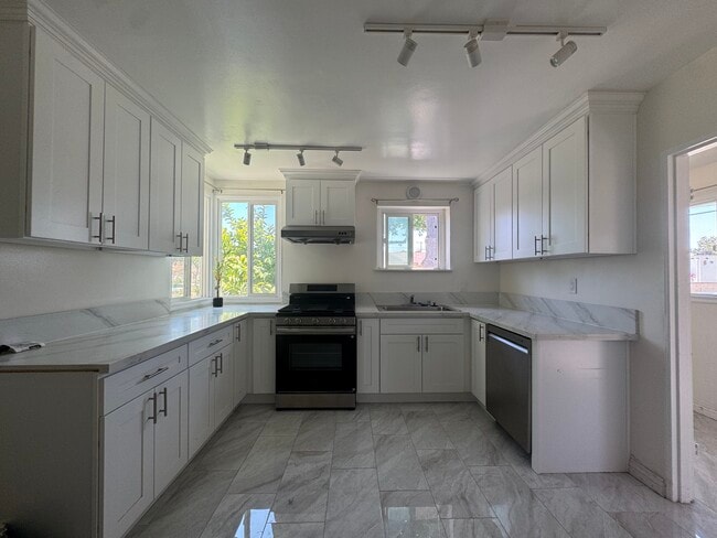 Cocina - 1529 S Monterey St