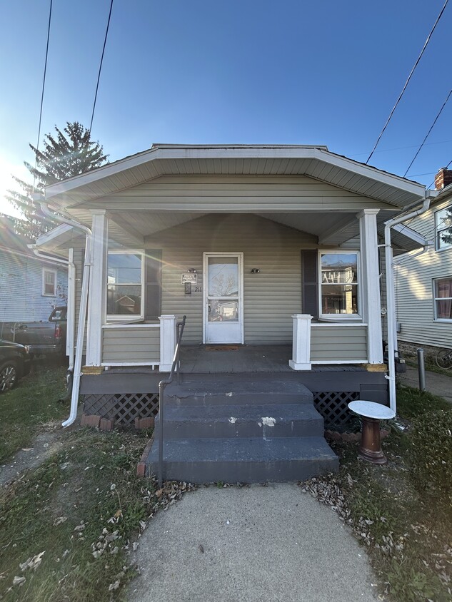 Primary Photo - 211 Schaum Ave