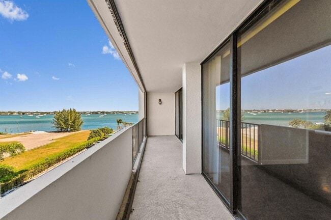 Photo - 5600 N Flagler Dr Apartment