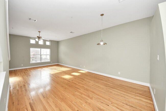 Foto del edificio - 8715 Meadowcroft Dr