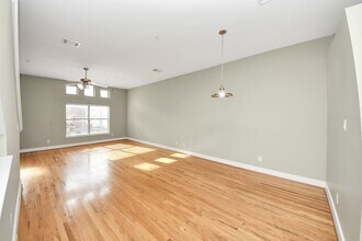 Building Photo - 8715 Meadowcroft Dr