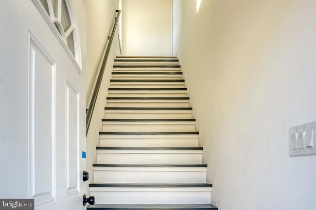 Foto del edificio - 6366 Rogers Ave