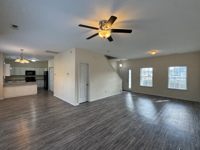 Building Photo - 200 Bonanza Dr