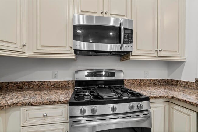 Building Photo - 7400 River Rd