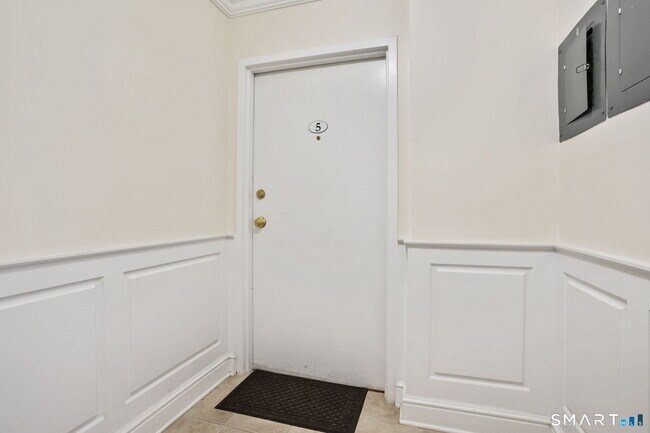 Foto del edificio - 6 Silvermine Ave