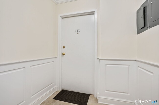Building Photo - 6 Silvermine Ave
