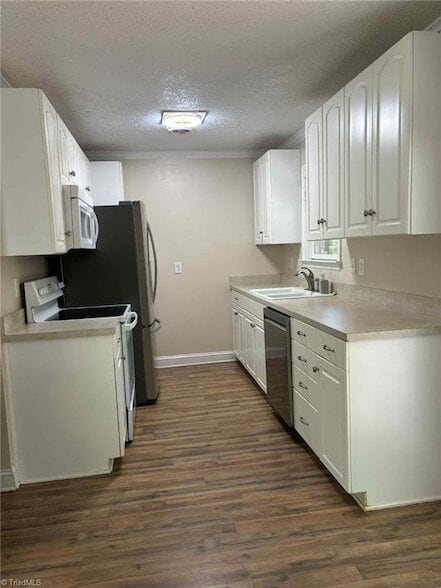 Foto del edificio - 8800 Circle Dr