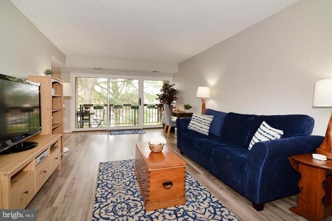 Building Photo - 9735 Kings Crown Ct