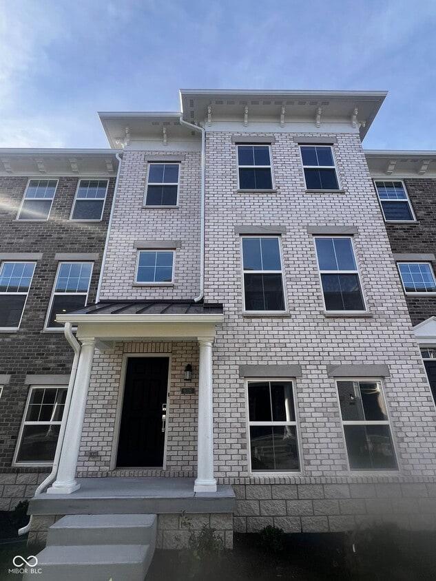 Foto principal - 9326 Somerford Dr