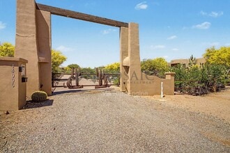 Building Photo - 14006 E Mark Ln