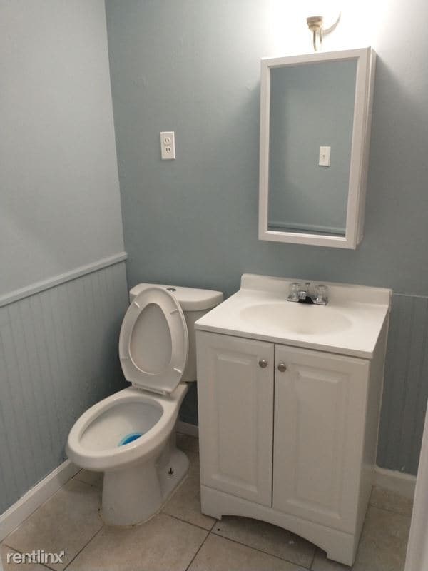 Building Photo - 3 br, 1 bath Townhome - 9 Rose Ave