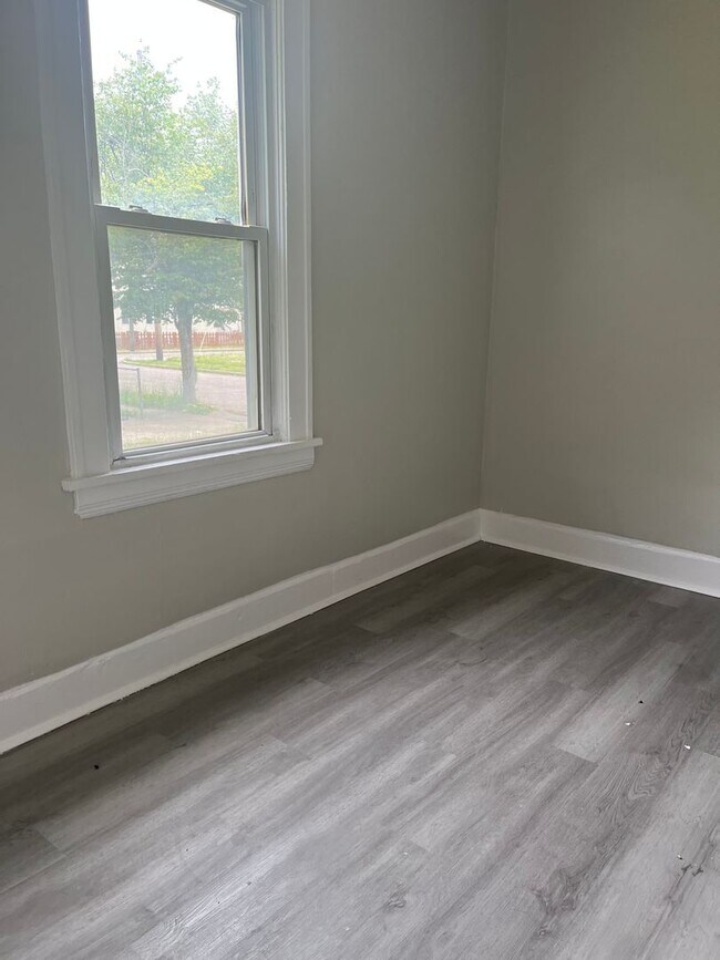 Foto del edificio - Section 8 Accepted! Spacious newly renovat...