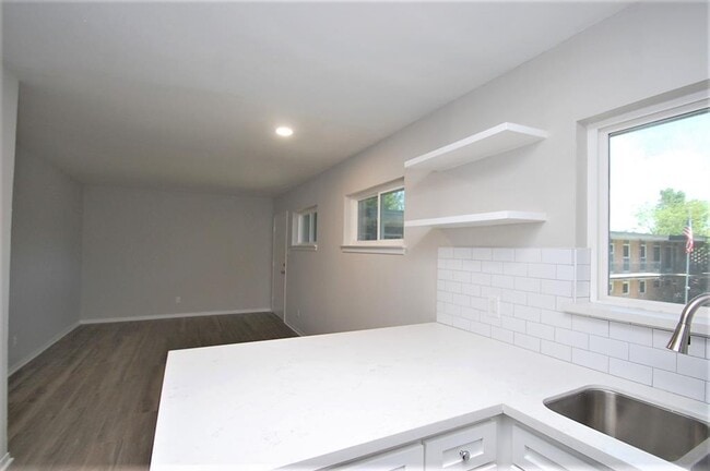 Building Photo - 9733 Neuens Rd