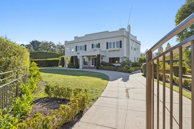 Foto del edificio - 715 Brewer Dr