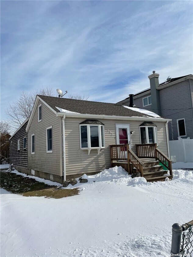 382 Franklin Ave, Hewlett, NY 11557 House Rental in Hewlett, NY