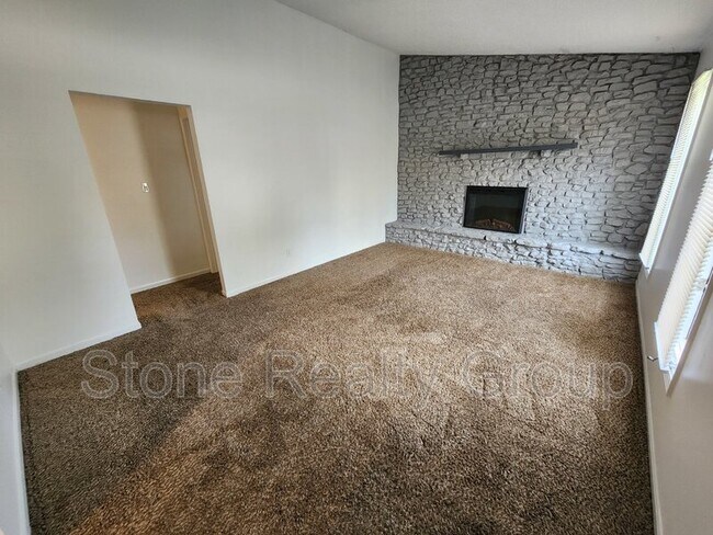 Foto del edificio - 2329 E Glenview Dr