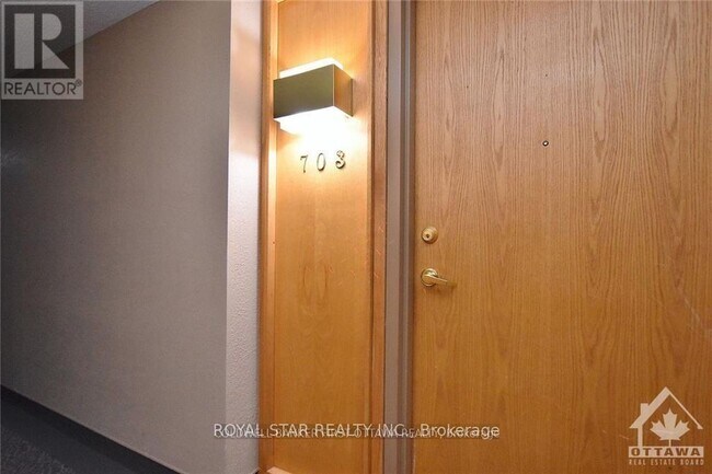 Building Photo - 2760 Carousel Crescent