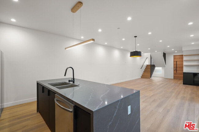 Building Photo - 833 N McCadden Pl
