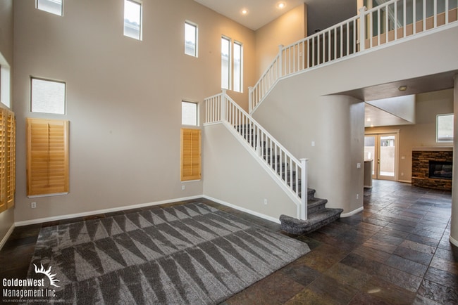 Foto del edificio - Spacious Home with Casita, Pool & Prime Las Vegas Location!