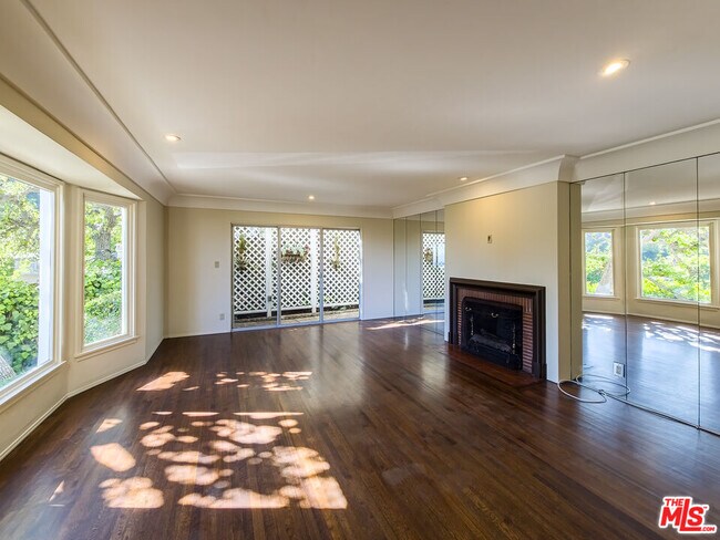 Foto del edificio - 8967 St Ives Dr