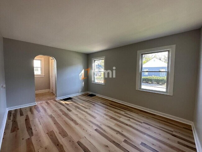 Foto del edificio - 6136-6138 Ray Ave
