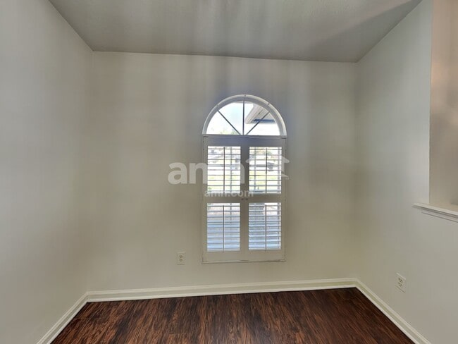 Building Photo - 2700 Darwin Ct