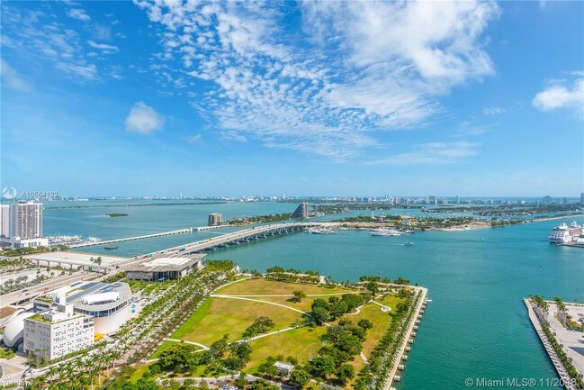 Building Photo - 600 Biscayne Blvd