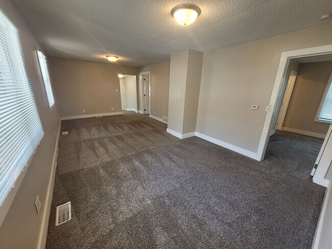 Foto del edificio - 2 Bedroom, 2 Bathroom Home with large garage!