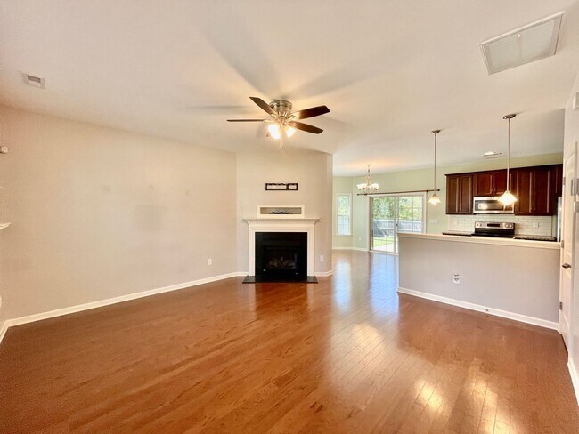 Foto del edificio - 3 bed, 2 and a half bath Nest in Lexington...