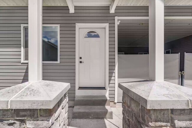Building Photo - 304 Palomino Dr