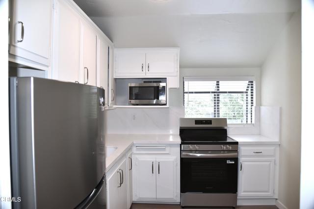 Building Photo - 1539 Vista Del Mar Dr